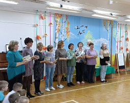 КВН «Бабушки и внуки не знают скуки» КВН «Бабушки и внуки не знают скуки».