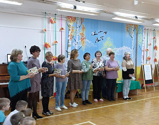 КВН «Бабушки и внуки не знают скуки» КВН «Бабушки и внуки не знают скуки».